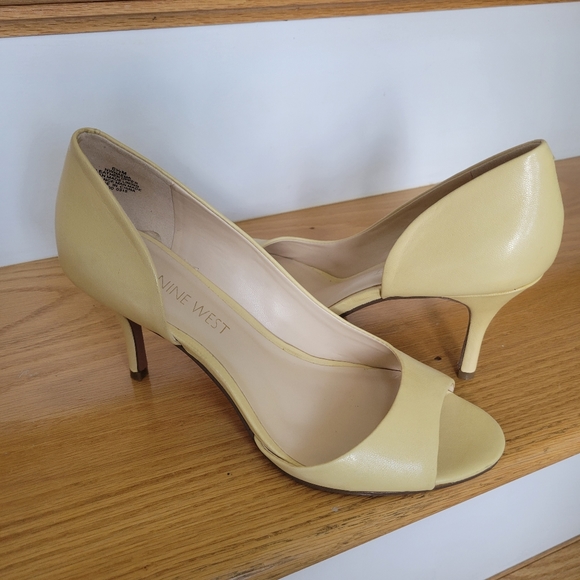 NIB!! Nine West NW NAEMA Yellow Open Toe Pumps - Picture 3 of 12